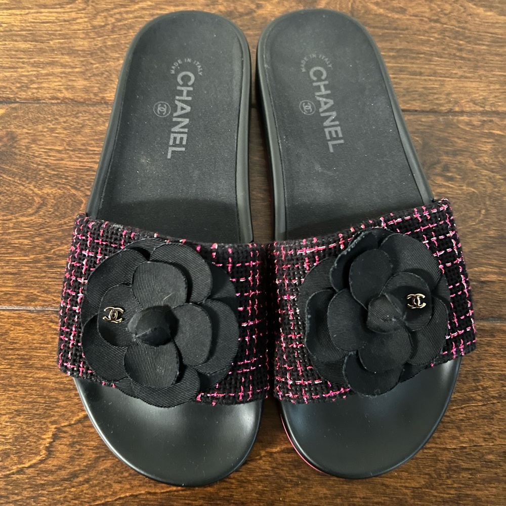 Chanel slides